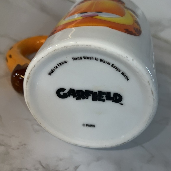 Adorable Iconic Garfield cup. Puffy face and tail - Picture 6 of 8
